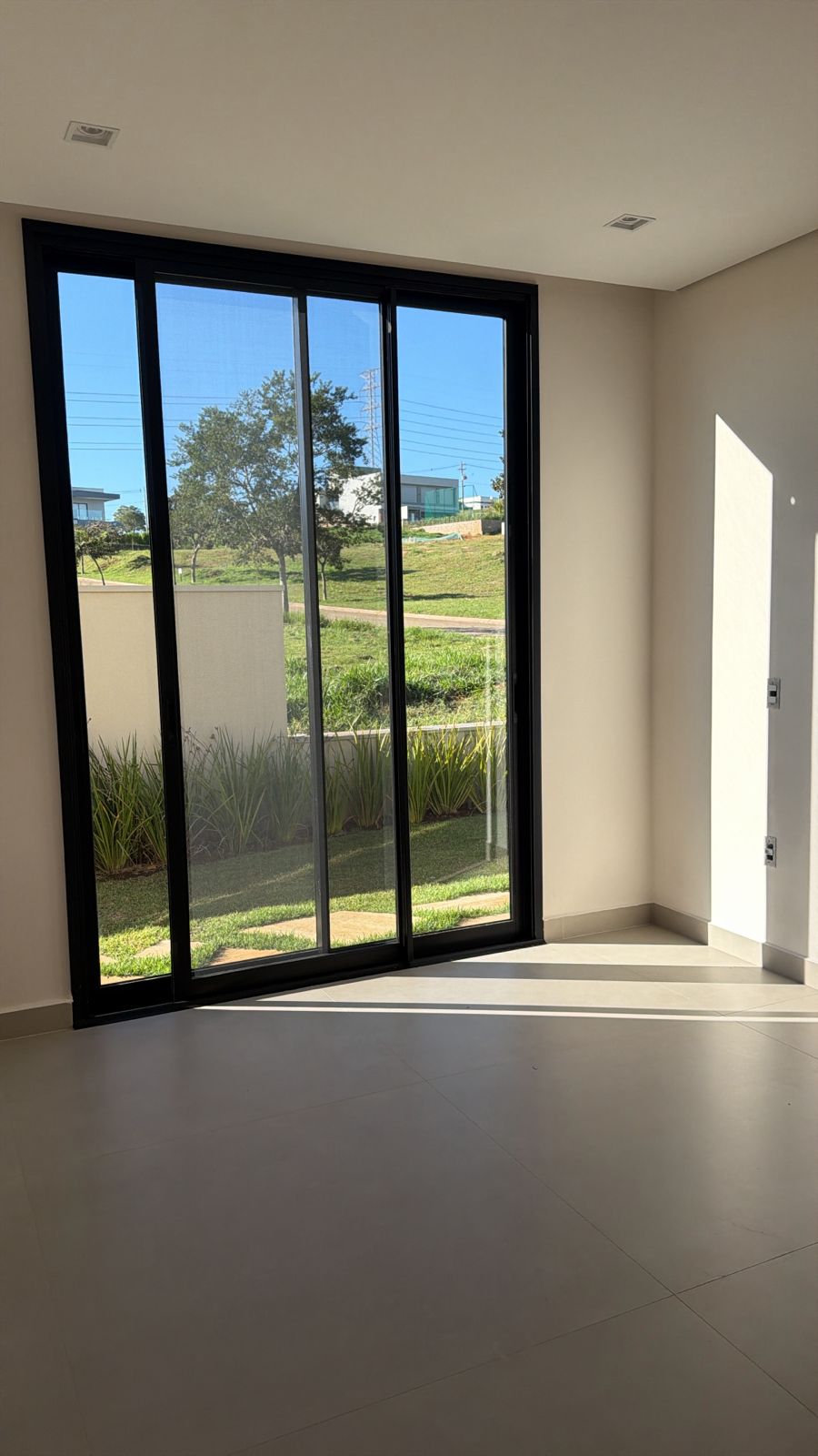 Residência Exclusiva com Piscina borda Infinita e 4 Suítes – Totalmente Mobiliada - imagem 16