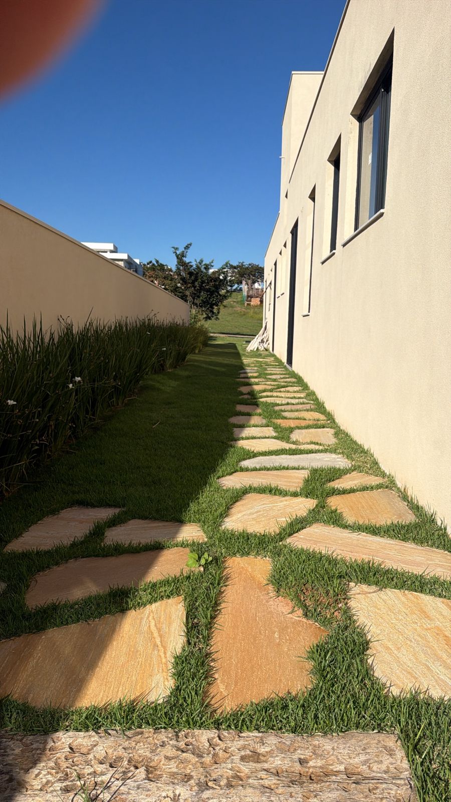 Residência Exclusiva com Piscina borda Infinita e 4 Suítes – Totalmente Mobiliada - imagem 11