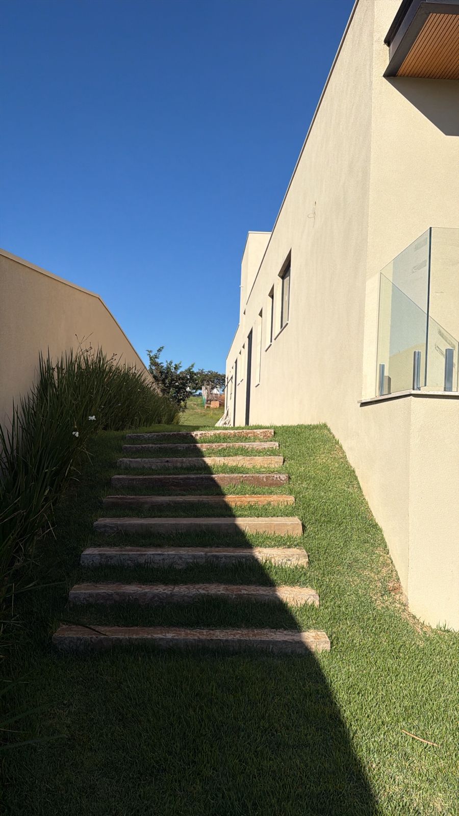 Residência Exclusiva com Piscina borda Infinita e 4 Suítes – Totalmente Mobiliada - imagem 13