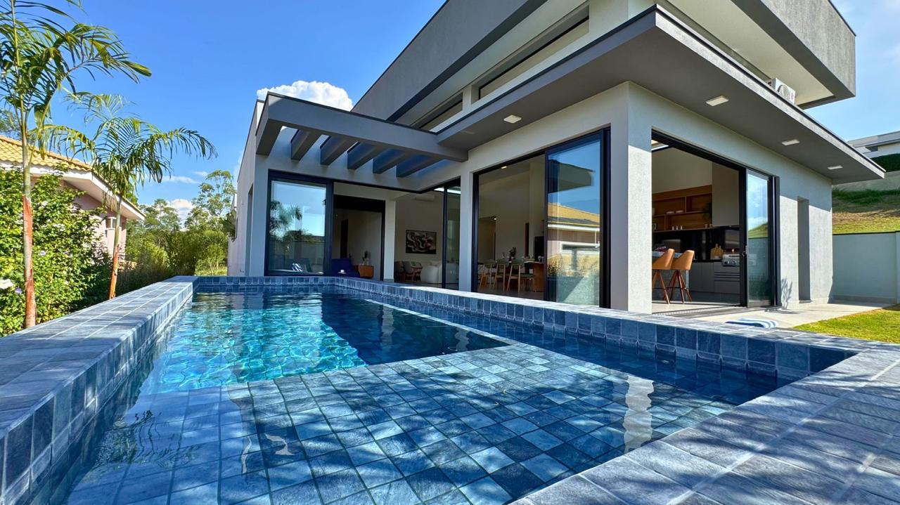 Casa Moderna de Alto Padrão no Condomínio Campos de Santo Antônio II – Sofisticação, Lazer e Exclusividade