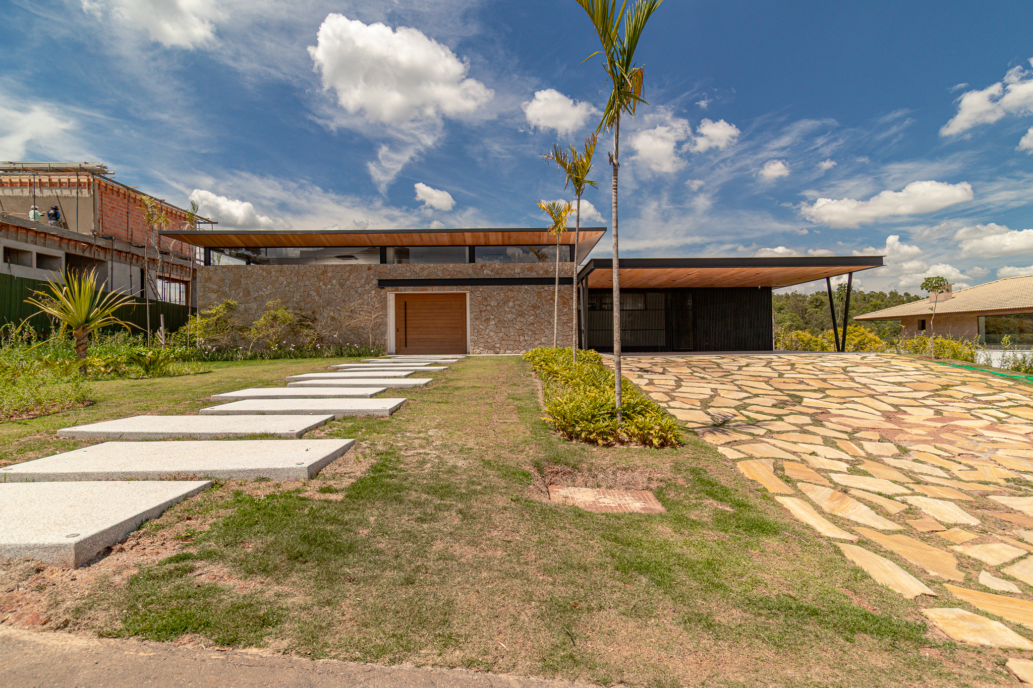 Residência Exclusiva com Projeto Assinado no Terras de São José - Arquitetura, Natureza e Sofisticação em Perfeita Harmonia