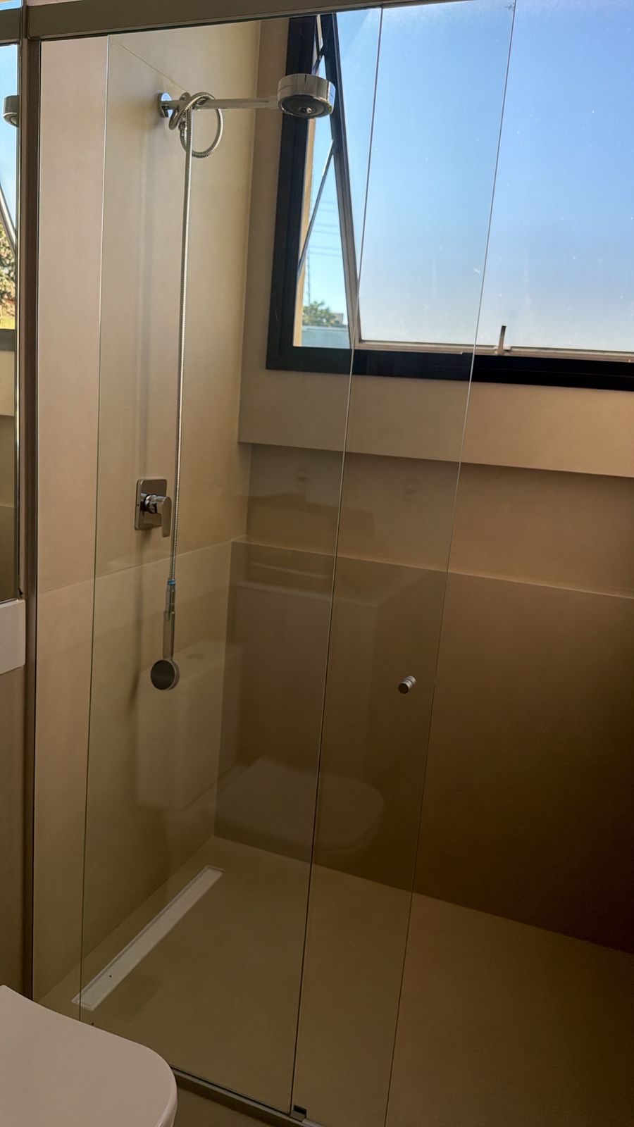 Residência Exclusiva com Piscina borda Infinita e 4 Suítes – Totalmente Mobiliada - imagem 15
