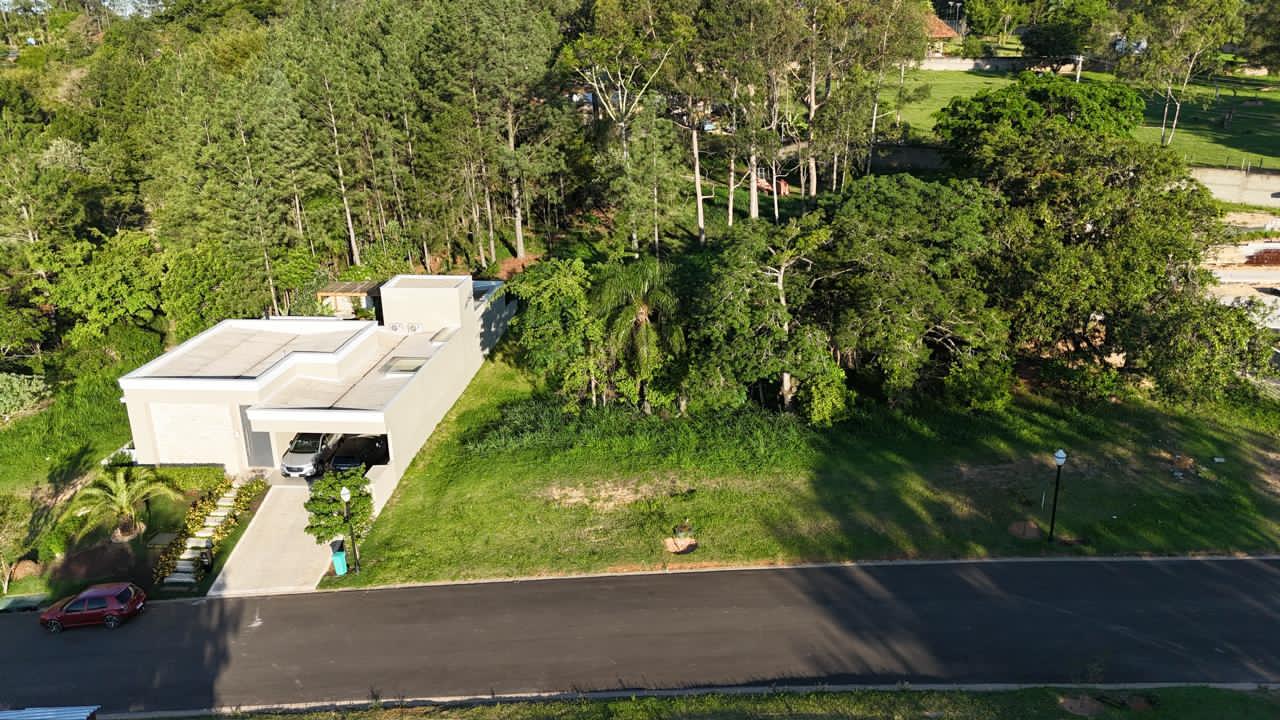 Terreno de 500m² Integrado à Mata Nativa com Vista Deslumbrante para o Pôr do Sol | Condomínio Villas do Golfe – Itu/SP