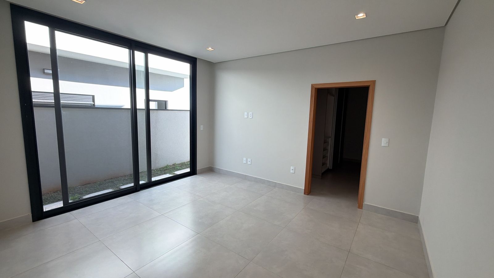 Casa Sofisticada com 4 Suítes e Piscina no Condomínio Campos de Santo Antônio II – Conforto, Estrutura e Alto Padrão - imagem 15