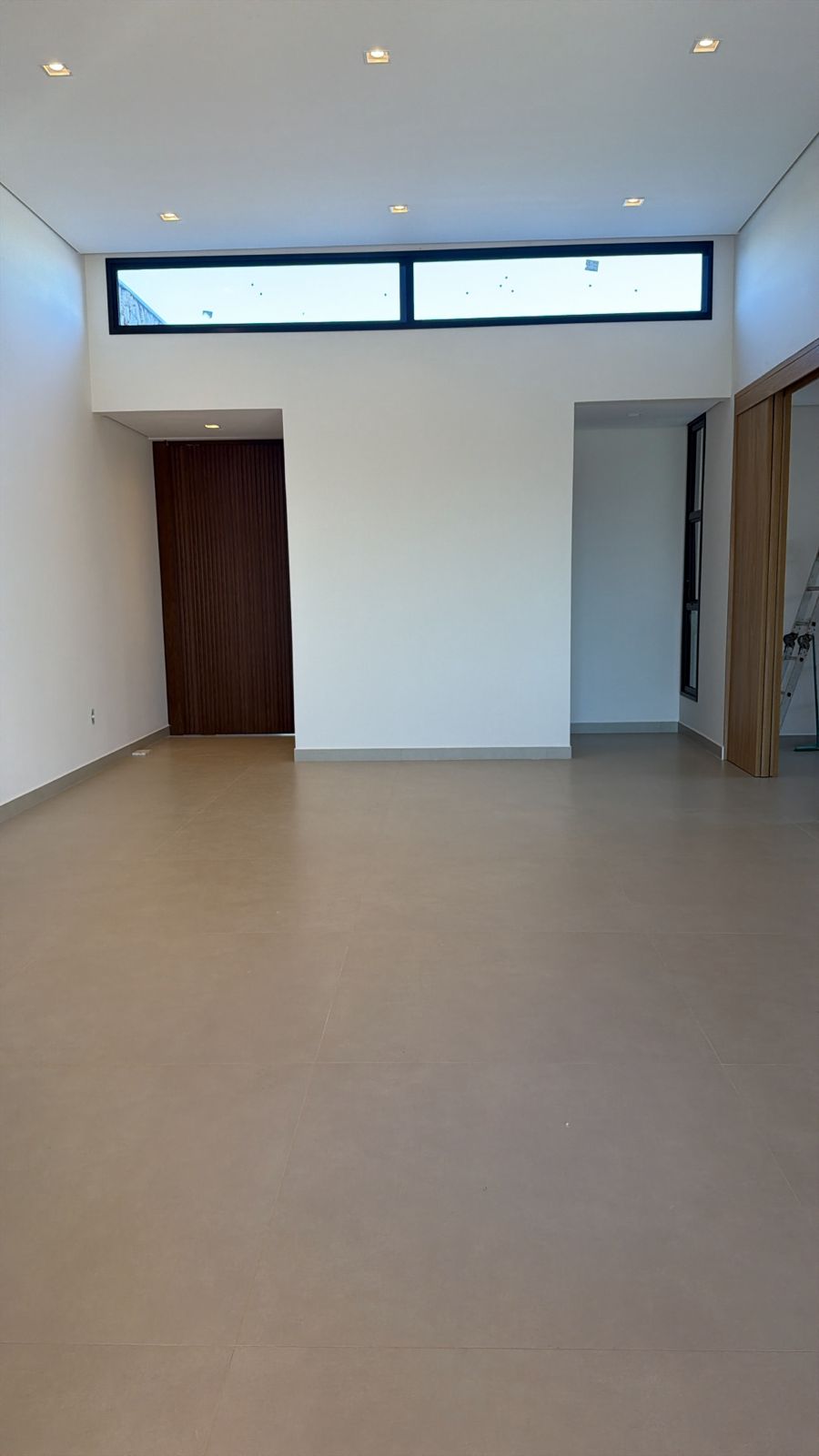 Residência Exclusiva com Piscina borda Infinita e 4 Suítes – Totalmente Mobiliada - imagem 7