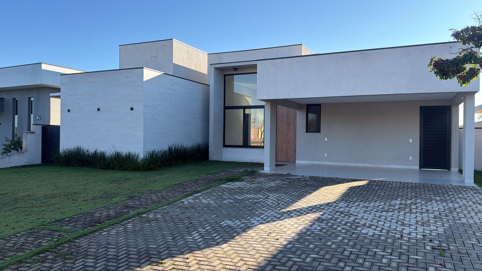 Casa Sofisticada com 4 Suítes e Piscina no Condomínio Campos de Santo Antônio II – Conforto, Estrutura e Alto Padrão - imagem 2