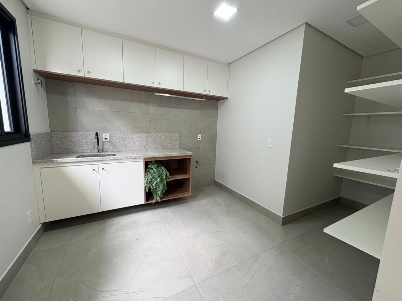 Casa Moderna com 4 Suítes e Lazer Privativo no Condomínio Portal dos Bandeirantes – Sofisticação e Qualidade de Vida - imagem 3