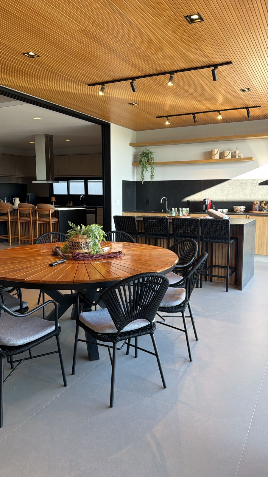 Casa de Alto Padrão com 4 Suítes e Lazer Completo – Sofisticação, Conforto e Exclusividade - imagem 3