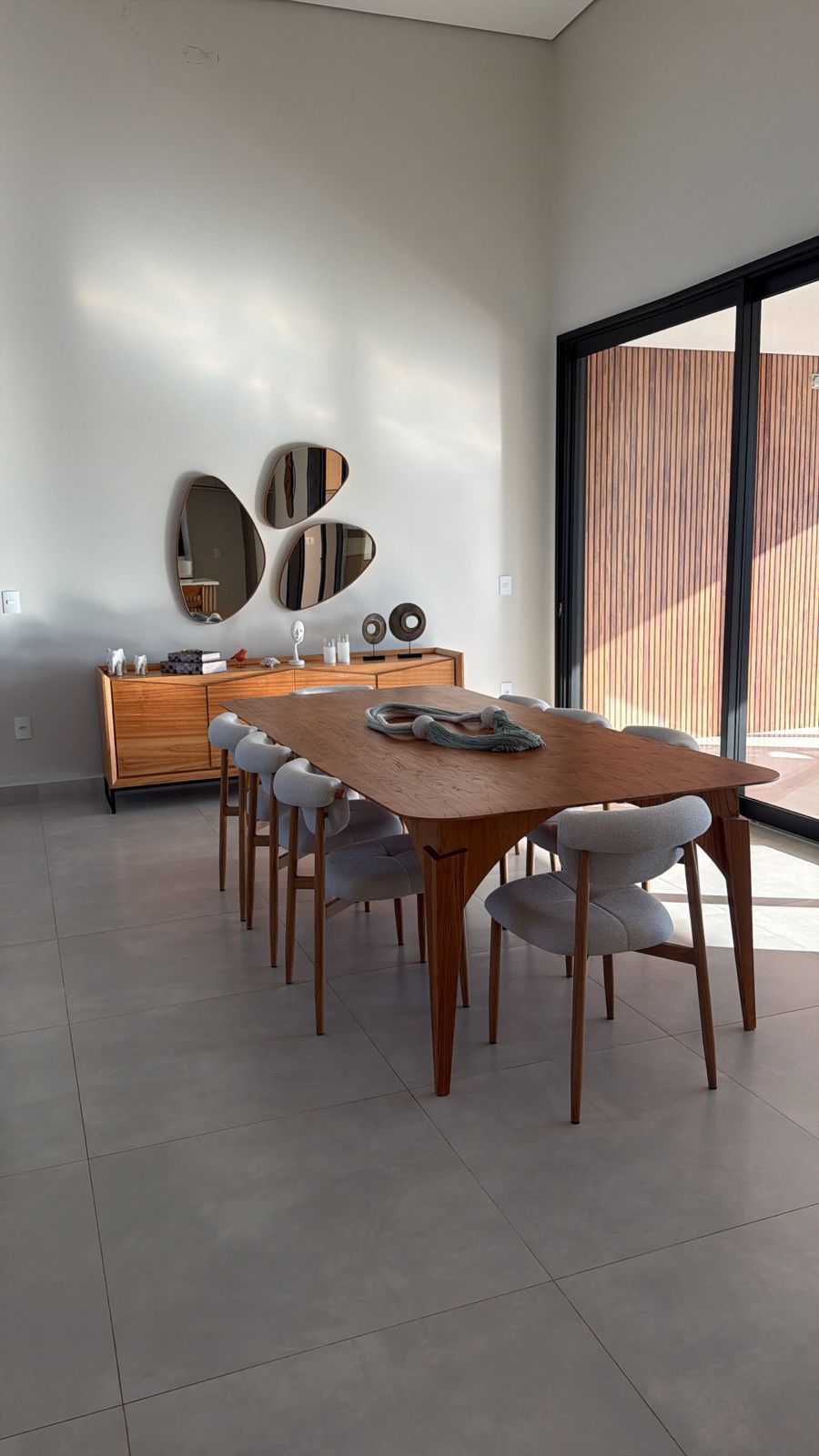 Casa Sofisticada com 4 Suítes e Piscina no Condomínio Campos de Santo Antônio II – Conforto, Estrutura e Alto Padrão - imagem 4
