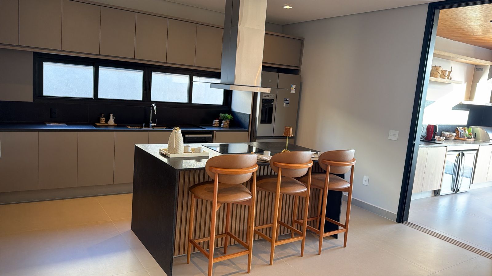 Casa de Alto Padrão com 4 Suítes e Lazer Completo – Sofisticação, Conforto e Exclusividade - imagem 5
