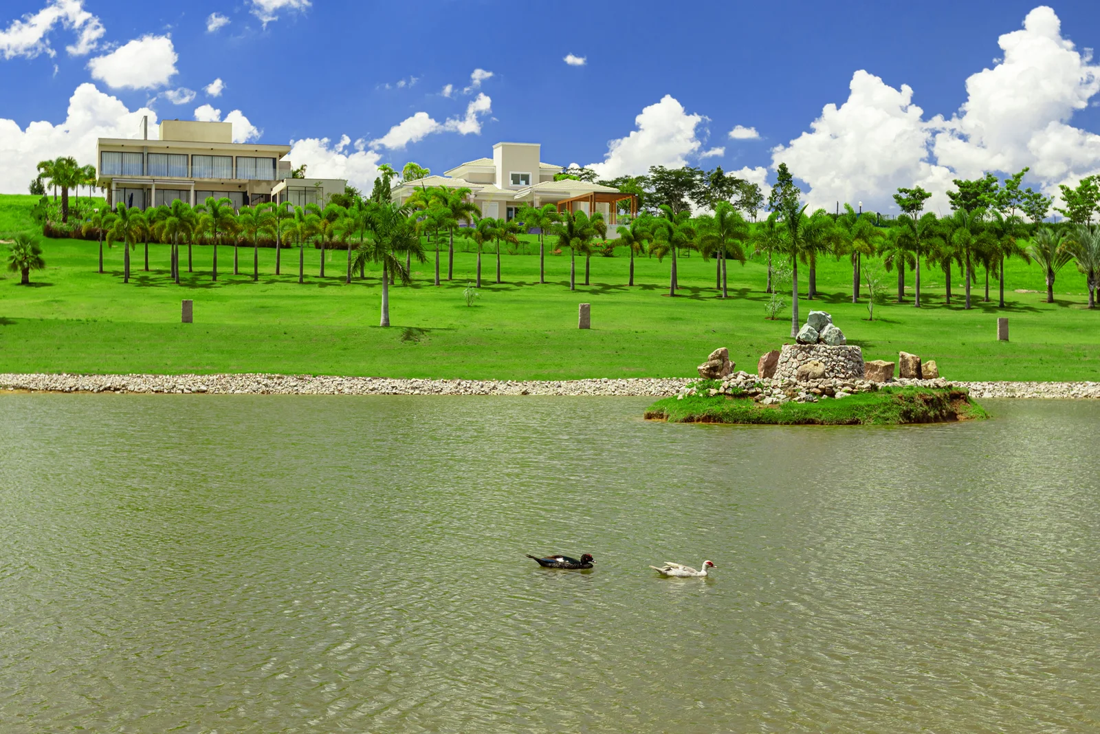 Lote à venda | Condomínio Porto São Pedro - Vista do pôr do sol e a passos do clube - imagem 14
