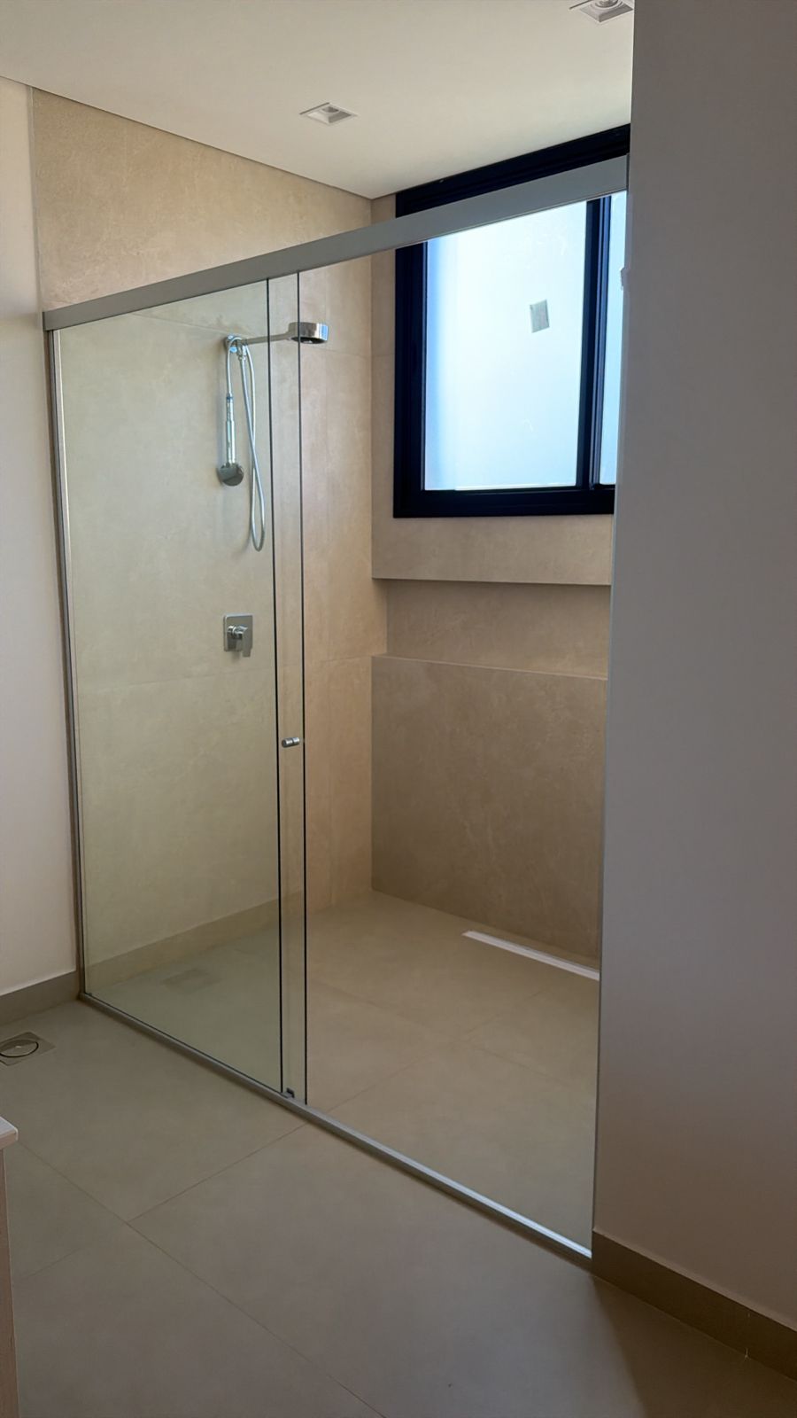 Residência Exclusiva com Piscina borda Infinita e 4 Suítes – Totalmente Mobiliada - imagem 17