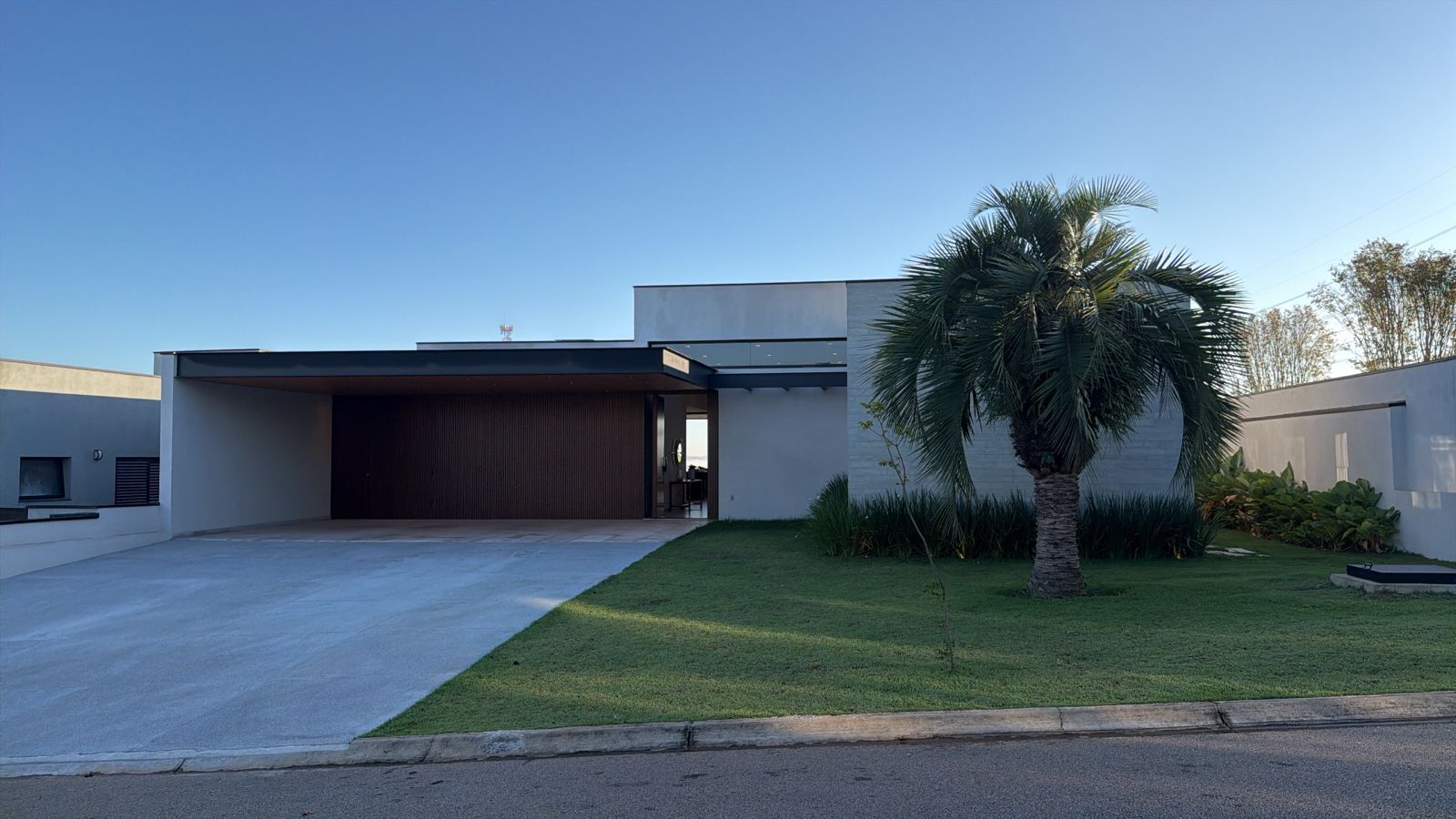 Casa de Alto Padrão com 4 Suítes e Lazer Completo – Sofisticação, Conforto e Exclusividade