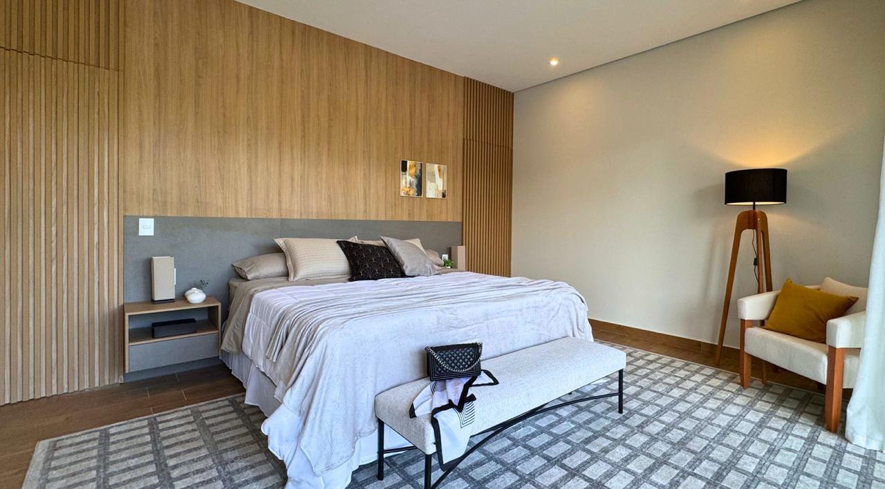 Casa Moderna de Alto Padrão no Condomínio Campos de Santo Antônio II – Sofisticação, Lazer e Exclusividade - imagem 14